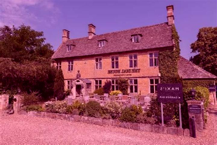 10 escort profiles in Bourton, United Kingdom. Browse companions, services, rates and book online. Incall and outcall available.