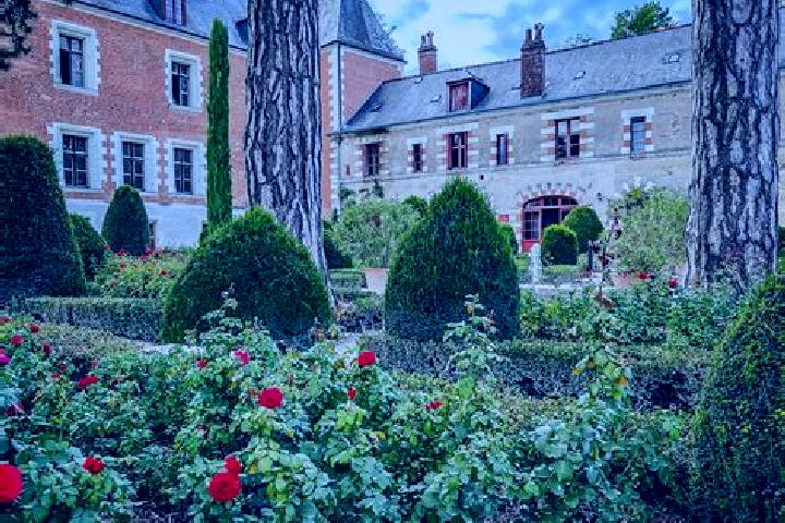 10 escort profiles in Chigny-les-Roses, France. Browse companions, services, rates and book online. Incall and outcall available.