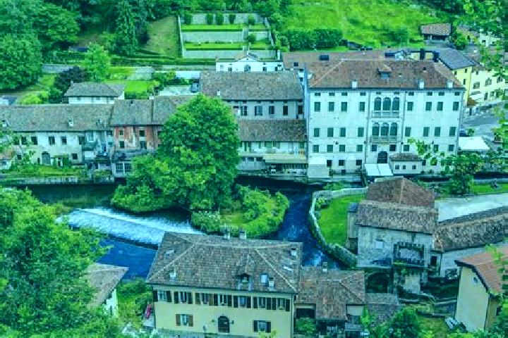 10 escort profiles in Fino Mornasco, Italy. Browse companions, services, rates and book online. Incall and outcall available.