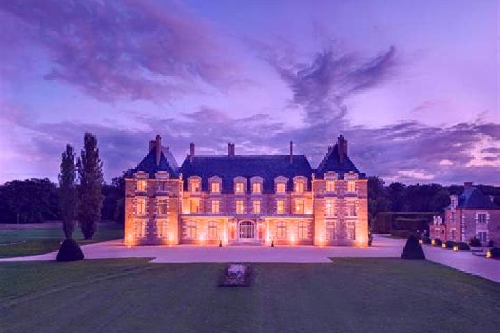 10 escort profiles in Fontaines-en-Sologne, France. Browse companions, services, rates and book online. Incall and outcall available.