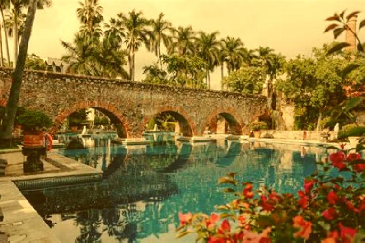 10 escort profiles in Hacienda Vieja, Mexico. Browse companions, services, rates and book online. Incall and outcall available.