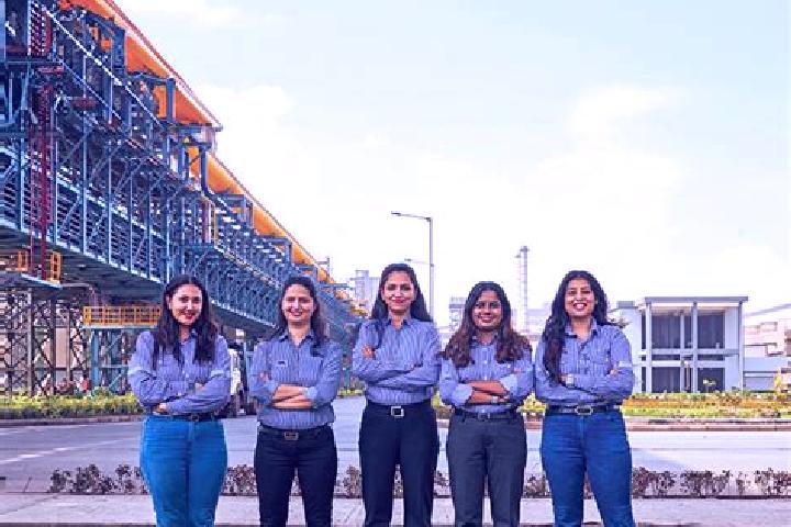 10 escort profiles in Raigarh, India. Browse companions, services, rates and book online. Incall and outcall available.
