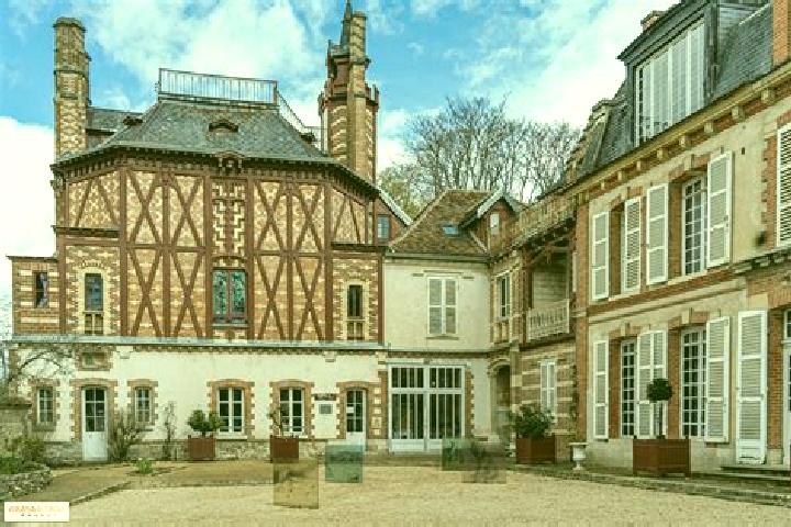 10 escort profiles in Thomery, France. Browse companions, services, rates and book online. Incall and outcall available.