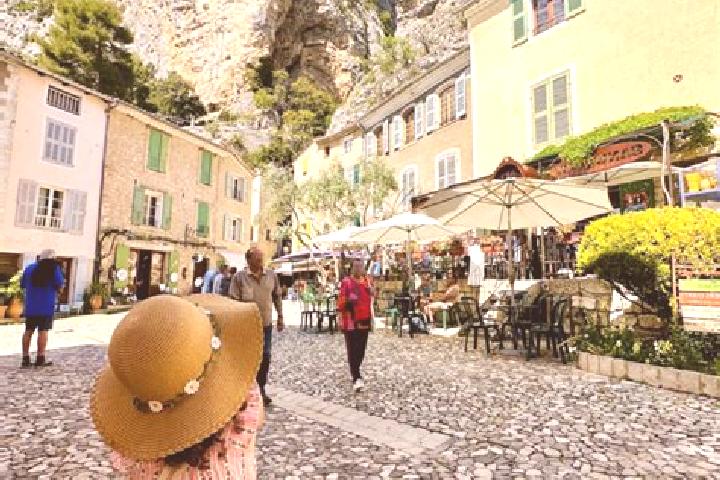 11 escort profiles in Moustiers-Sainte-Marie, France. Browse companions, services, rates and book online. Incall and outcall available.