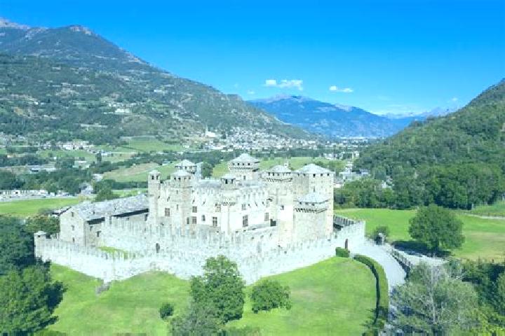 11 escort profiles in Petit Fenis, Italy. Browse companions, services, rates and book online. Incall and outcall available.