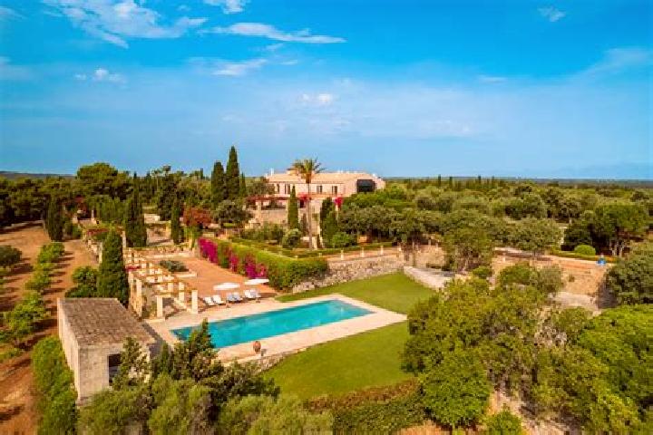 11 escort profiles in Santa Margalida, Spain. Browse companions, services, rates and book online. Incall and outcall available.