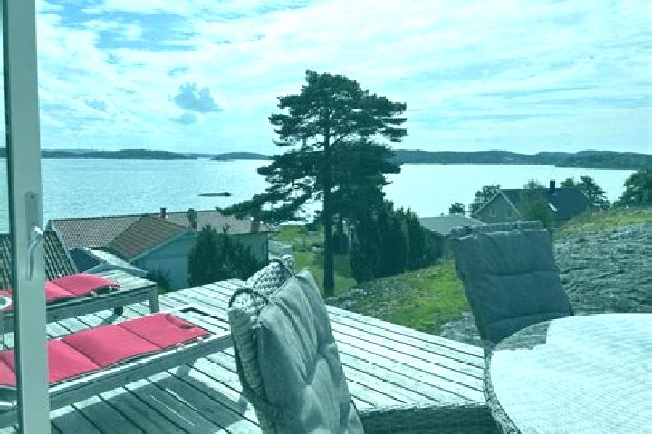 11 escort profiles in Svanesund, Sweden. Browse companions, services, rates and book online. Incall and outcall available.