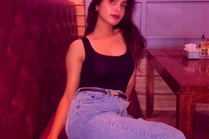 11 escort profiles in Tirkadavur, India. Browse companions, services, rates and book online. Incall and outcall available.