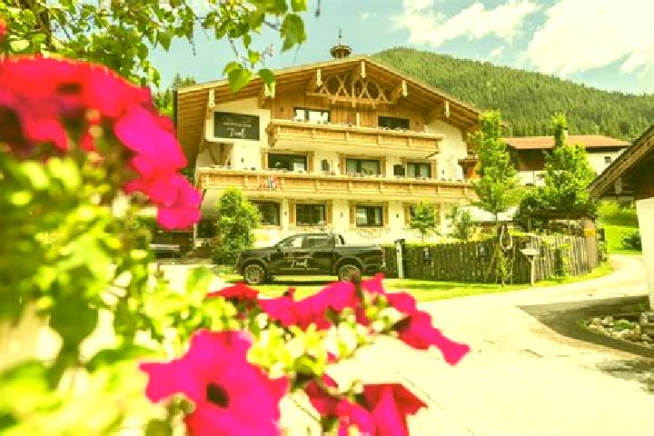 11 escort profiles in Viehhofen, Austria. Browse companions, services, rates and book online. Incall and outcall available.