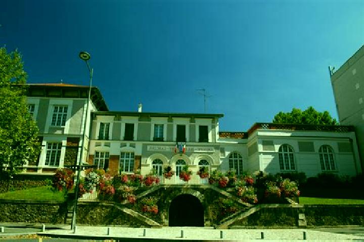 12 escort profiles in Chaufour-Notre-Dame, France. Browse companions, services, rates and book online. Incall and outcall available.