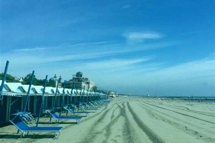 12 escort profiles in Lido di Jesolo, Italy. Browse companions, services, rates and book online. Incall and outcall available.