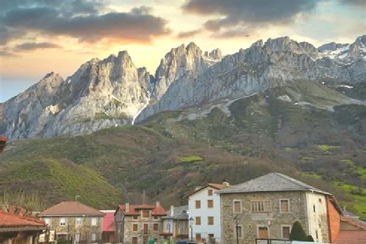 12 escort profiles in Posada de Valdeon, Spain. Browse companions, services, rates and book online. Incall and outcall available.