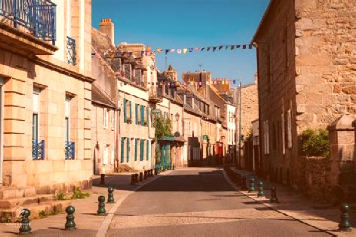 12 escort profiles in Roscoff, France. Browse companions, services, rates and book online. Incall and outcall available.