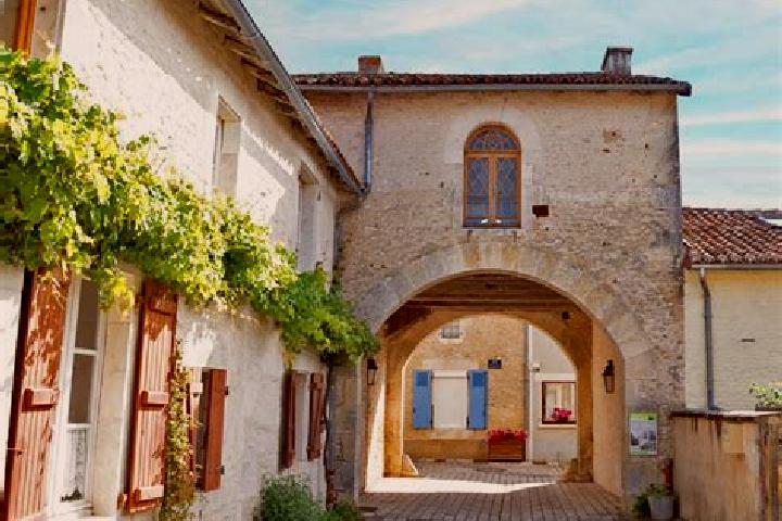 12 escort profiles in Usson-du-Poitou, France. Browse companions, services, rates and book online. Incall and outcall available.