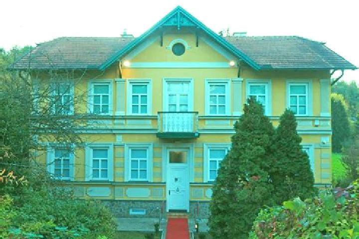 13 escort profiles in Gars am Kamp, Austria. Browse companions, services, rates and book online. Incall and outcall available.