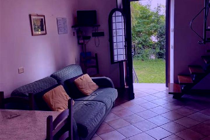 13 escort profiles in Giardinetti-Tor Vergata, Italy. Browse companions, services, rates and book online. Incall and outcall available.