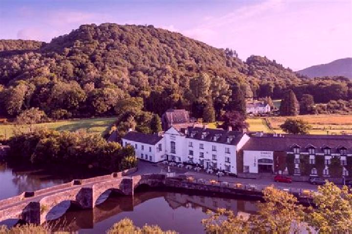 13 escort profiles in Heddon on the Wall, United Kingdom. Browse companions, services, rates and book online. Incall and outcall available.