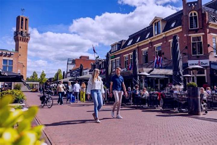 13 escort profiles in Oosterholt, Netherlands. Browse companions, services, rates and book online. Incall and outcall available.