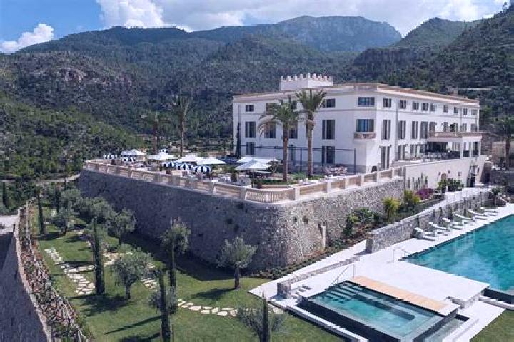 14 escort profiles in Bunyola, Spain. Browse companions, services, rates and book online. Incall and outcall available.