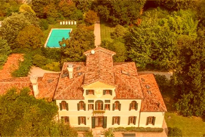 14 escort profiles in Campagna Lupia, Italy. Browse companions, services, rates and book online. Incall and outcall available.