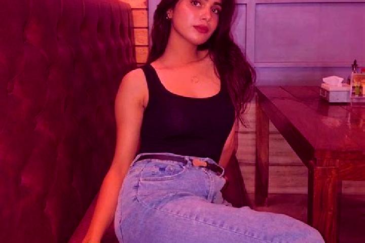 14 escort profiles in Khaira Bari, India. Browse companions, services, rates and book online. Incall and outcall available.