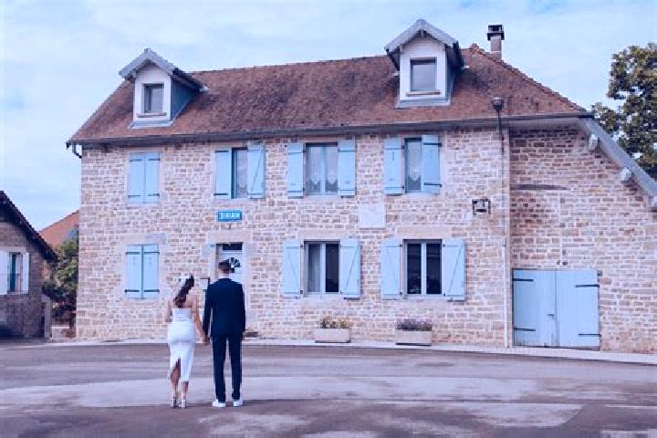 14 escort profiles in Les Magnils-Reigniers, France. Browse companions, services, rates and book online. Incall and outcall available.