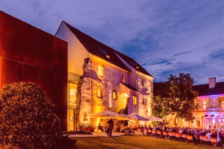 14 escort profiles in Puch bei Weiz, Austria. Browse companions, services, rates and book online. Incall and outcall available.