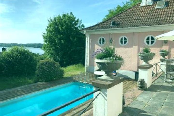 14 escort profiles in Stallarholmen, Sweden. Browse companions, services, rates and book online. Incall and outcall available.