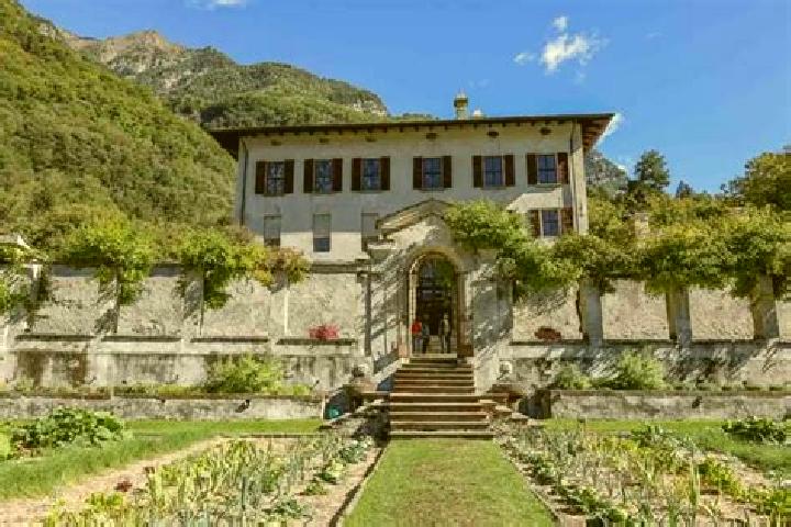 14 escort profiles in Villa di Chiavenna, Italy. Browse companions, services, rates and book online. Incall and outcall available.