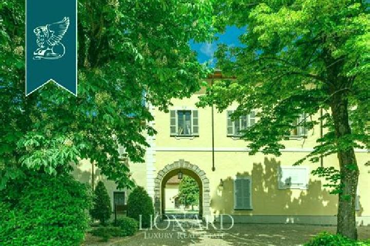 14 escort profiles in Zenevredo, Italy. Browse companions, services, rates and book online. Incall and outcall available.