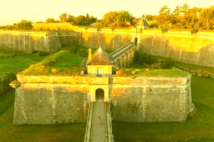 15 escort profiles in Blaye-les-Mines, France. Browse companions, services, rates and book online. Incall and outcall available.