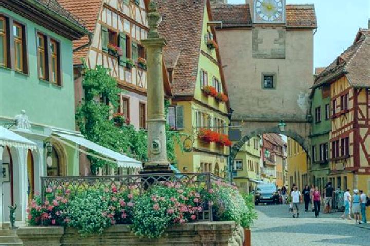 15 escort profiles in Bockhorn, Germany. Browse companions, services, rates and book online. Incall and outcall available.