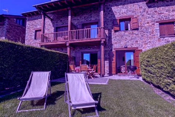 15 escort profiles in Guils de Cerdanya, Spain. Browse companions, services, rates and book online. Incall and outcall available.
