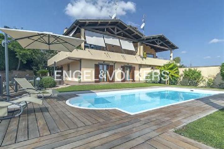 15 escort profiles in Monte Migliore La Selvotta, Italy. Browse companions, services, rates and book online. Incall and outcall available.