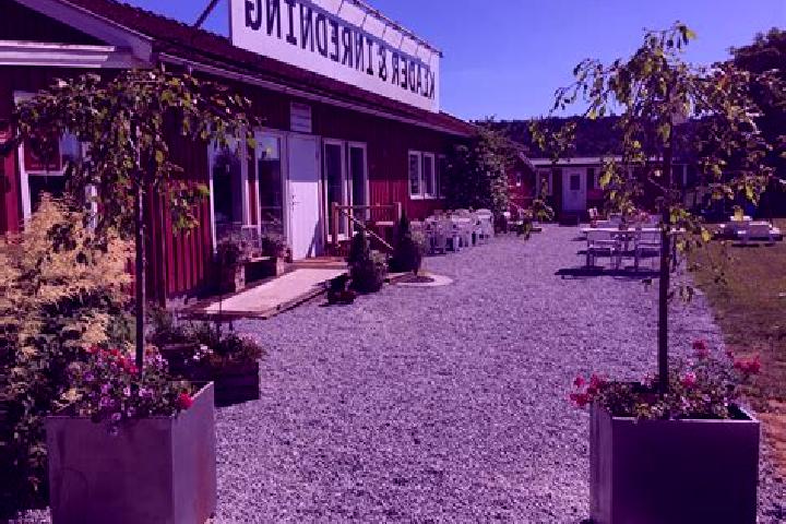 15 escort profiles in Stora Hoega, Sweden. Browse companions, services, rates and book online. Incall and outcall available.