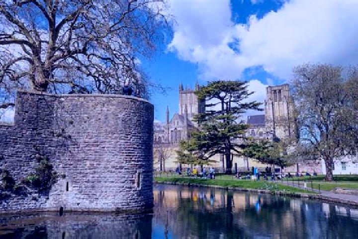 15 escort profiles in Wells, United Kingdom. Browse companions, services, rates and book online. Incall and outcall available.