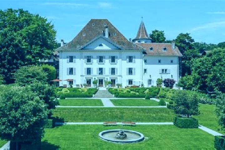 6 escort profiles in Begnins, Switzerland. Browse companions, services, rates and book online. Incall and outcall available.