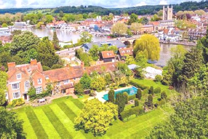 6 escort profiles in Henley-on-Thames, United Kingdom. Browse companions, services, rates and book online. Incall and outcall available.