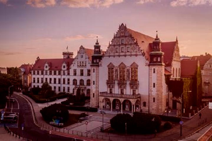 6 escort profiles in Poznan, Ukraine. Browse companions, services, rates and book online. Incall and outcall available.