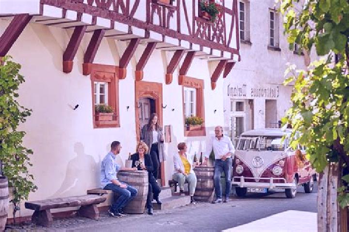 7 escort profiles in Hochstadt an der Donau, Germany. Browse companions, services, rates and book online. Incall and outcall available.
