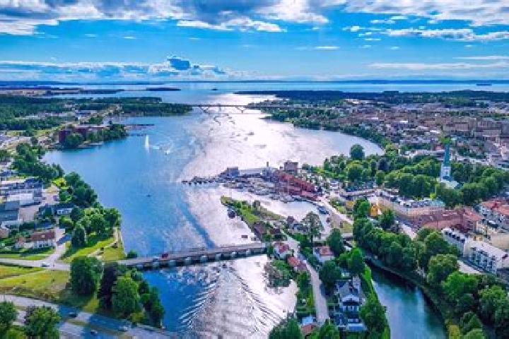 7 escort profiles in Motala, Sweden. Browse companions, services, rates and book online. Incall and outcall available.