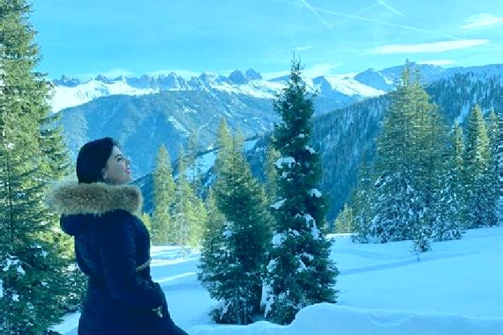 7 escort profiles in Oberperfuss, Austria. Browse companions, services, rates and book online. Incall and outcall available.