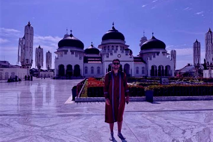 8 escort profiles in Banda Aceh, Indonesia. Browse companions, services, rates and book online. Incall and outcall available.