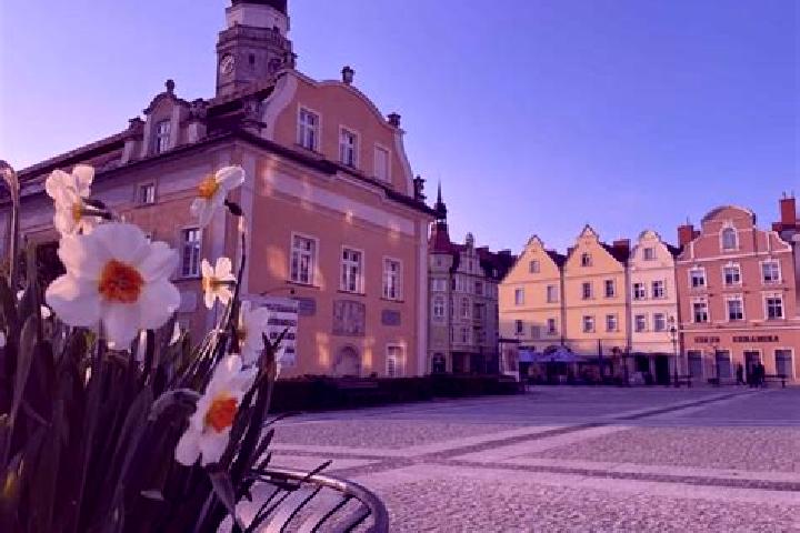 8 escort profiles in Boleslawiec, Poland. Browse companions, services, rates and book online. Incall and outcall available.