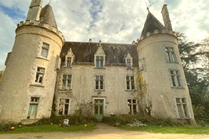 8 escort profiles in Monts-sur-Guesnes, France. Browse companions, services, rates and book online. Incall and outcall available.