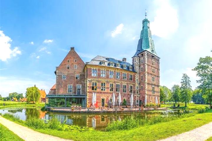 8 escort profiles in Sonsbeck, Germany. Browse companions, services, rates and book online. Incall and outcall available.