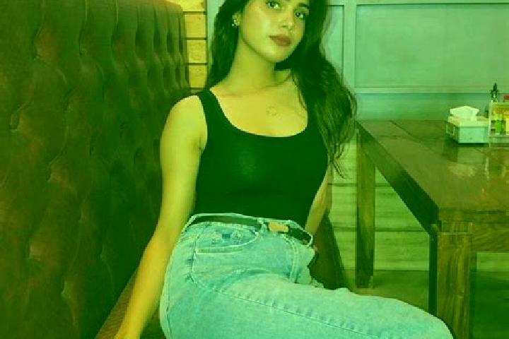 9 escort profiles in Kadaiyam, India. Browse companions, services, rates and book online. Incall and outcall available.