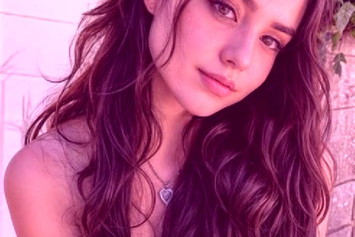 Abigail, 20, a auburn hazel-eyed caucasian companion based in Moskorzew. Offering BDSM, Erotic Massage, Deep French Kissing. Available for incall and outcall...