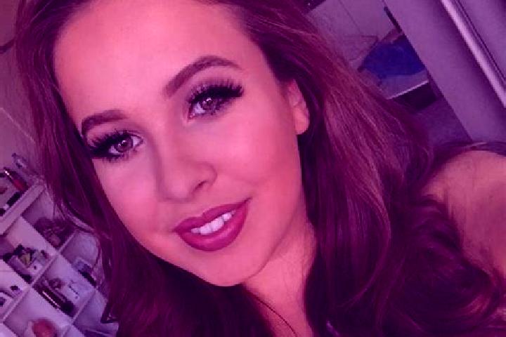 Abigail, 20, a chestnut dark-eyed european companion based in La Roche-en-Brenil. Offering Domination, Prostate Massage, Duos, Overnight, Fetish. Available f...