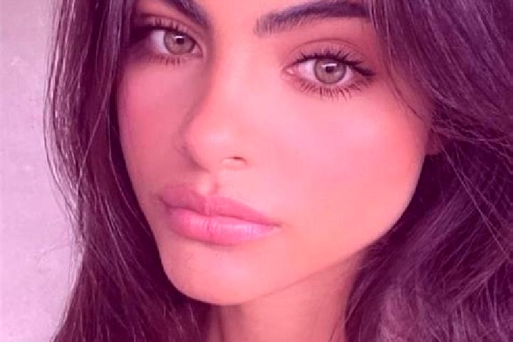 Abigail, 20, a chestnut dark-eyed indian companion based in El Limon. Offering Dinner Date, 69, A-Level, Travel Companion, BDSM. Available for incall and out...